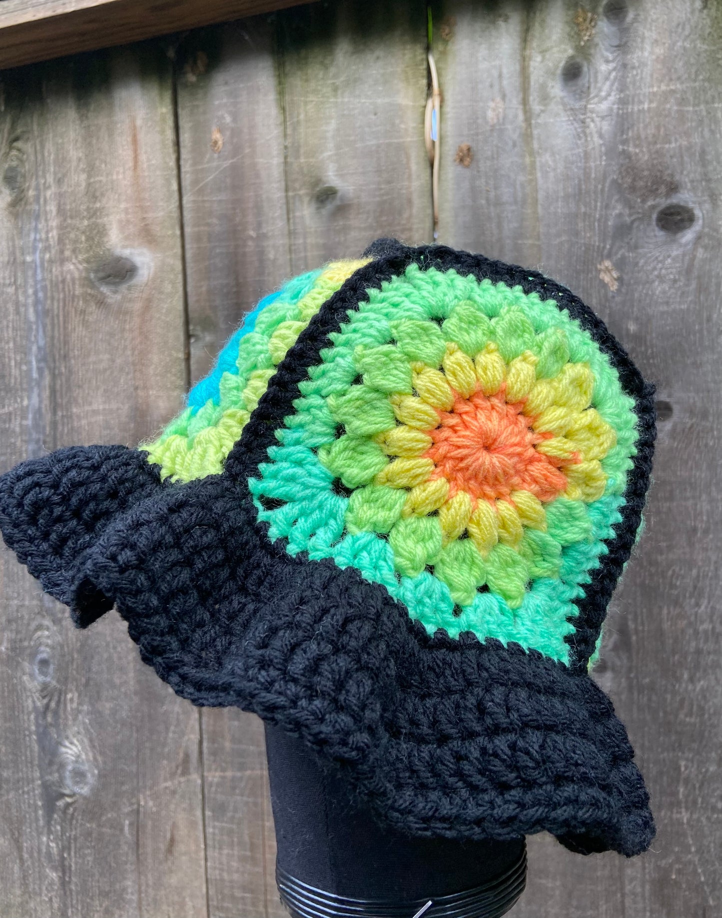Sunburst bucket hat